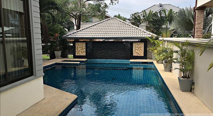 Beautiful 2-storey House with Pool Pattaya Thani, Bang Lamung, Chonburi